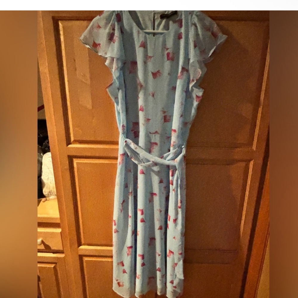 What is beautiful dress blue floral size 8/10 good night area of public women’s - Picture 4 of 12